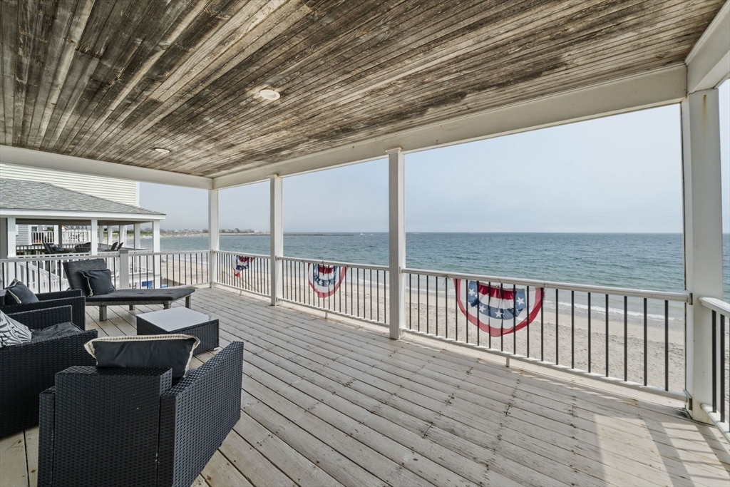 76 Bay Ave