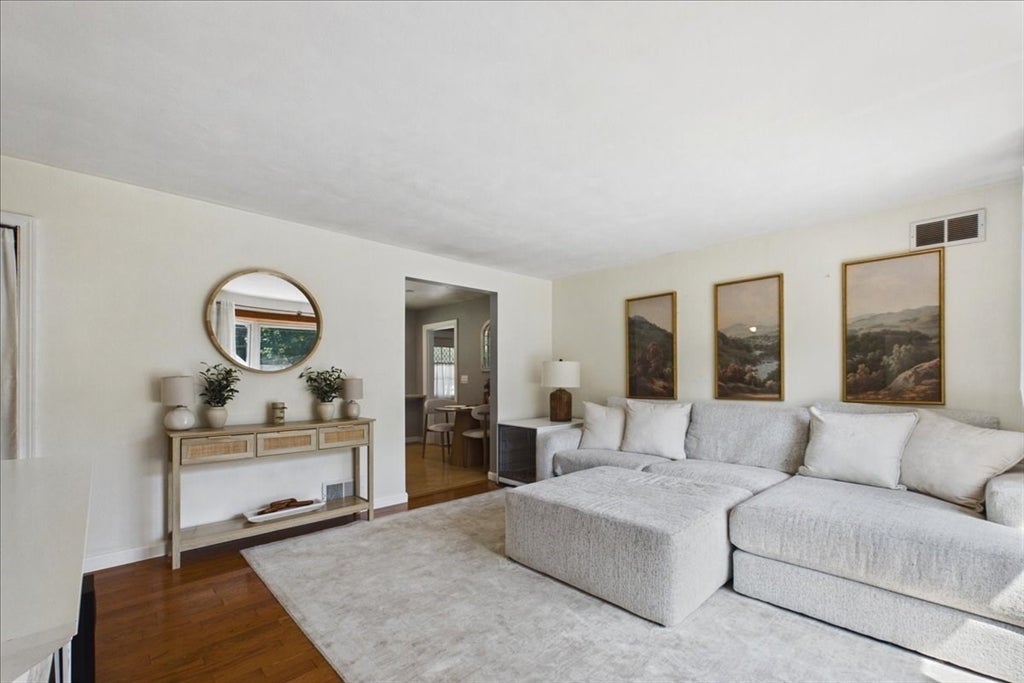 36 Regal St