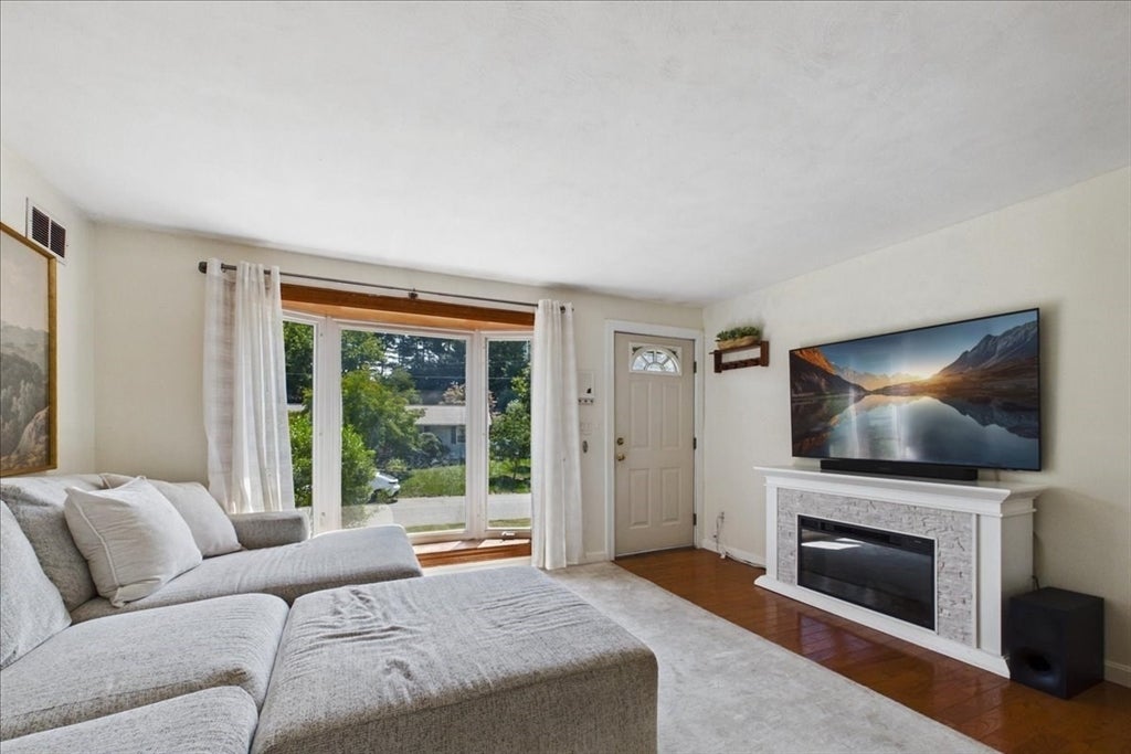 36 Regal St