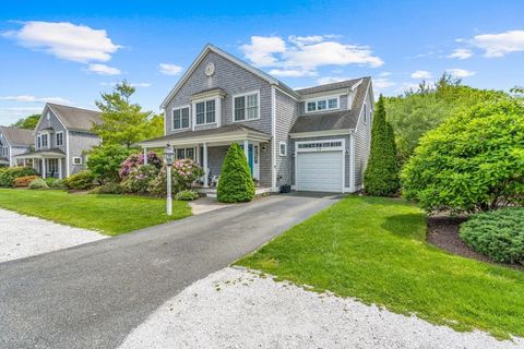 Condominium in Falmouth MA 17 Mill Farm Way.jpg