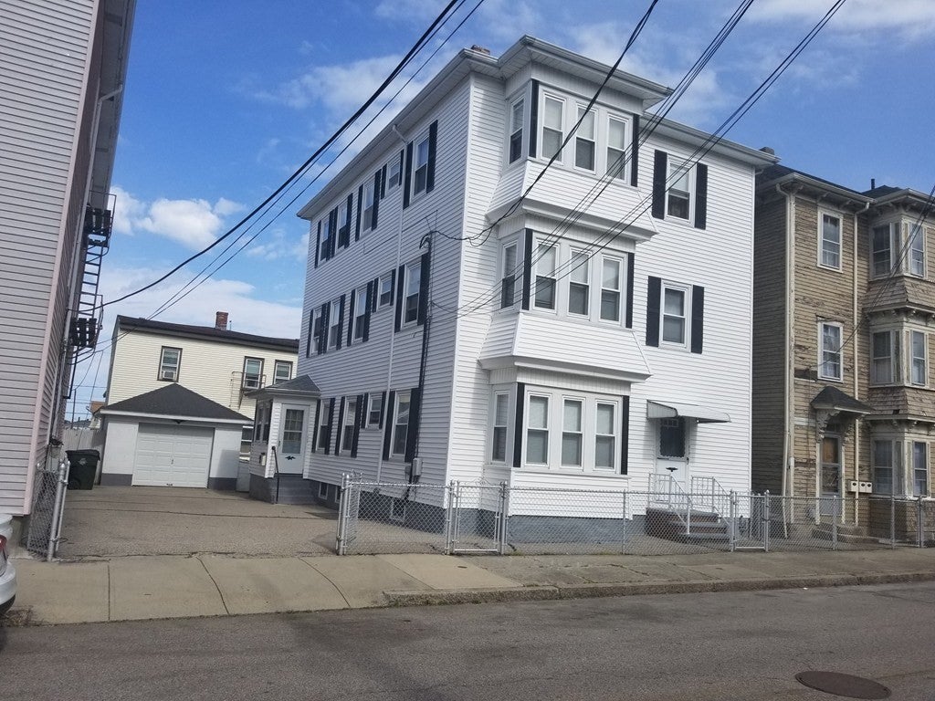 Photo of 117 Thomas St, Fall River, MA