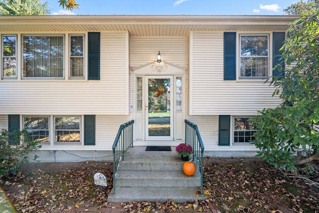 16 Ward Ln