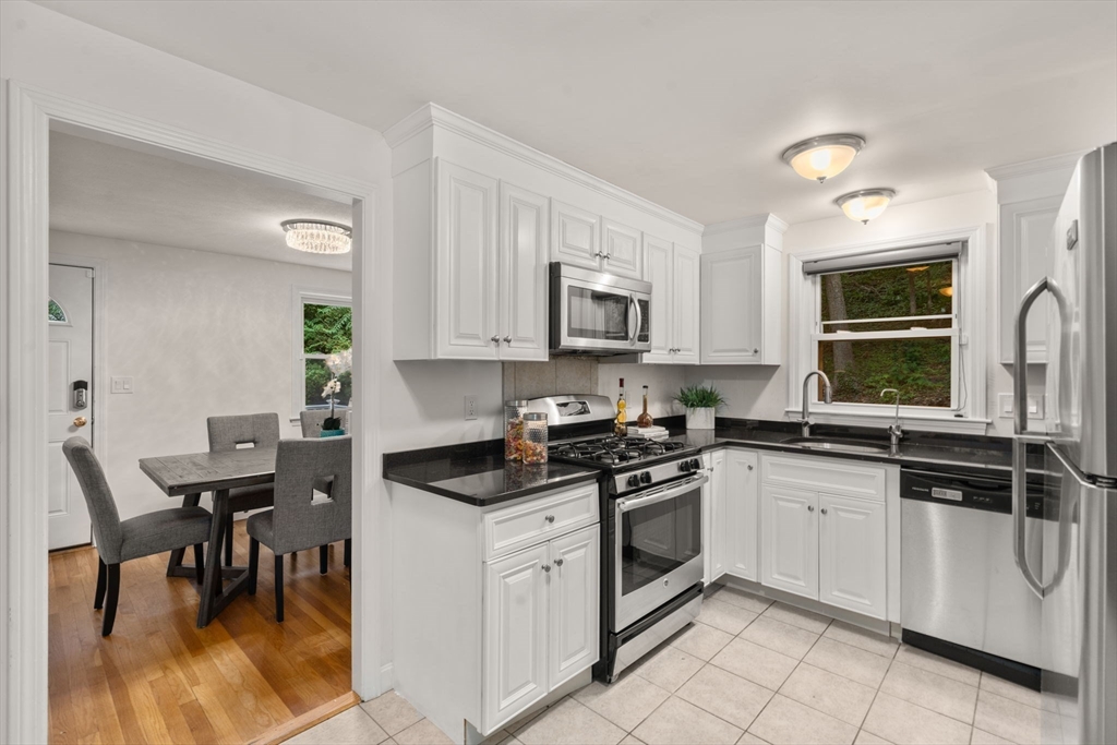 37-39 Thurston Rd 1