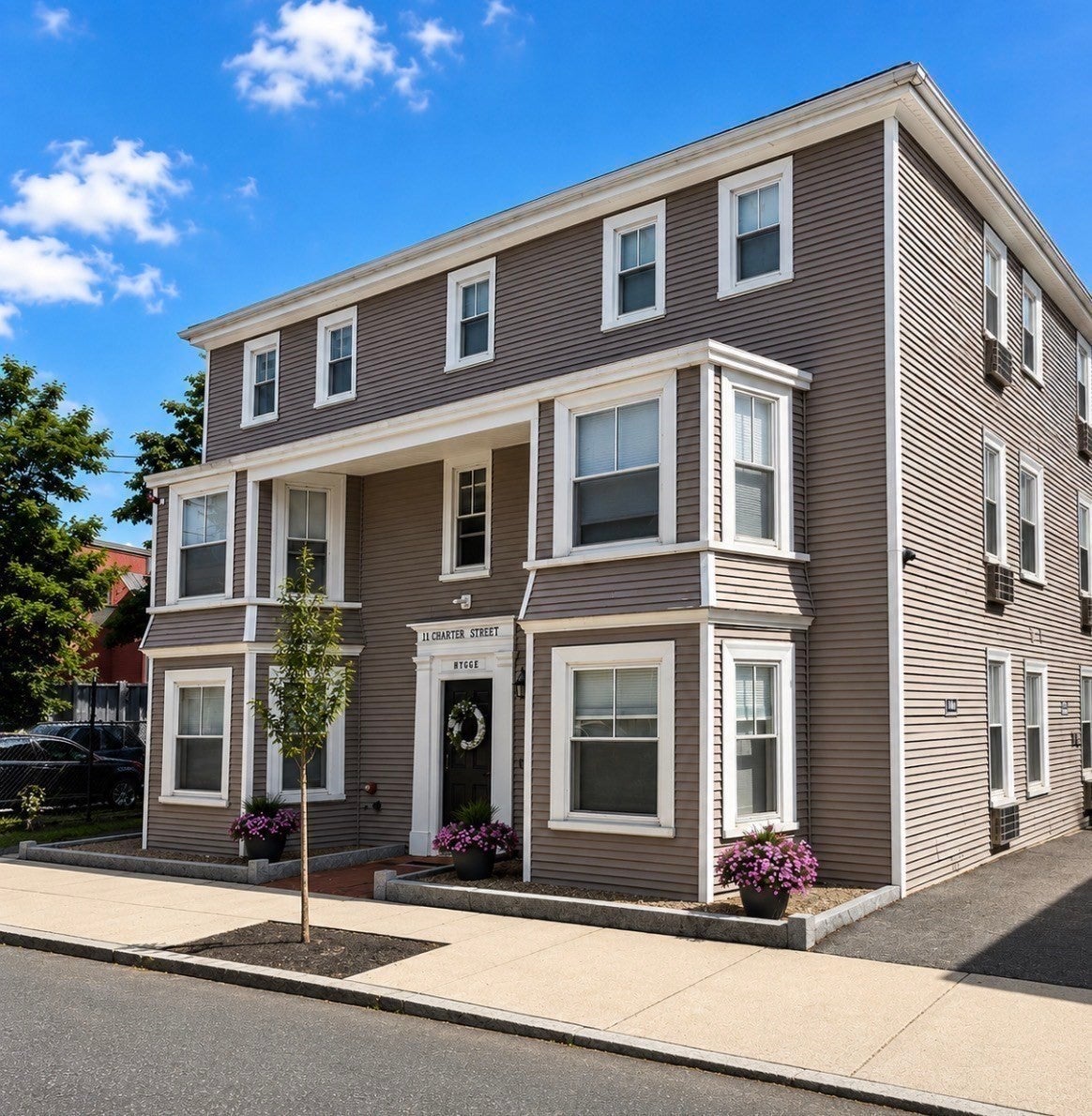 11 Charter St