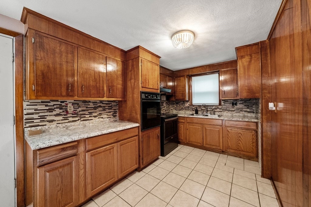33 Cross St, Brockton, MA, 33 Cross St, Brockton, MA Photo #4