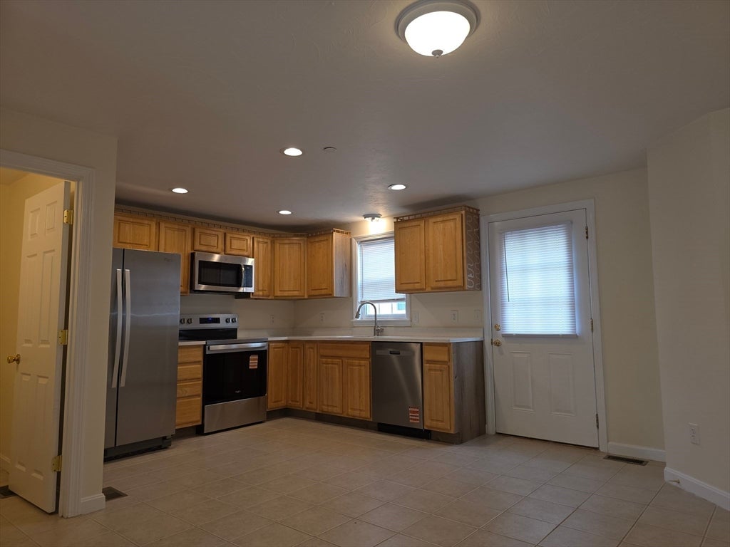 956 Warren Ave #3, Brockton, MA Photo #8