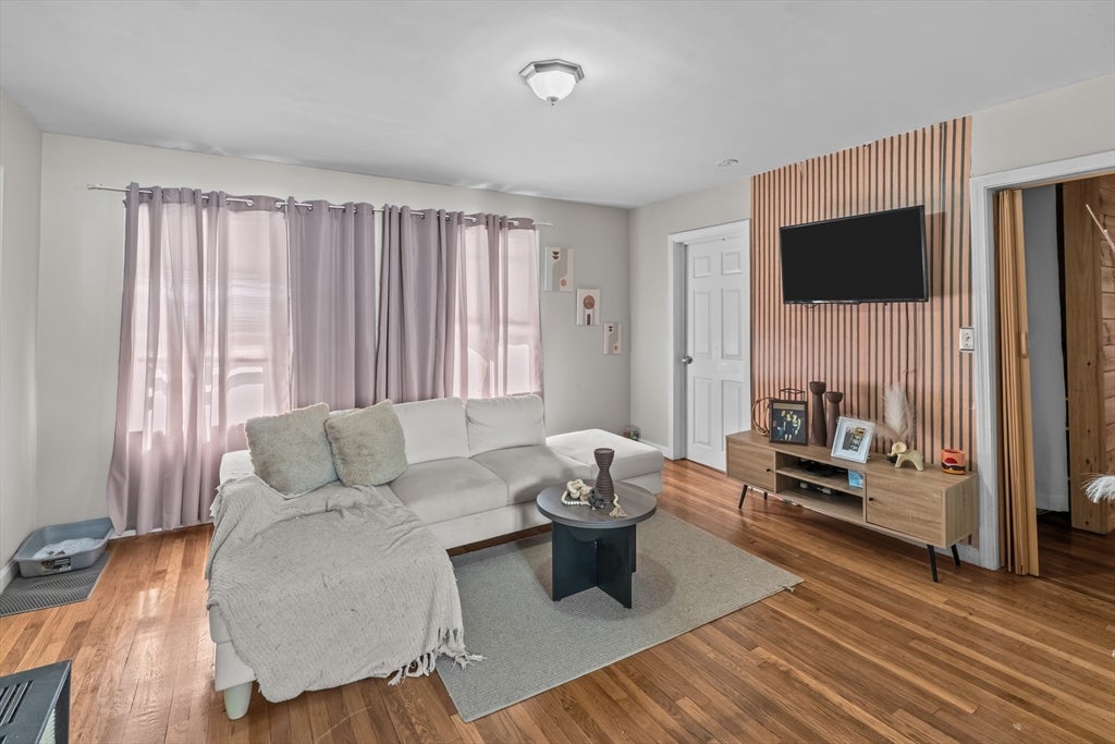 554 Third St