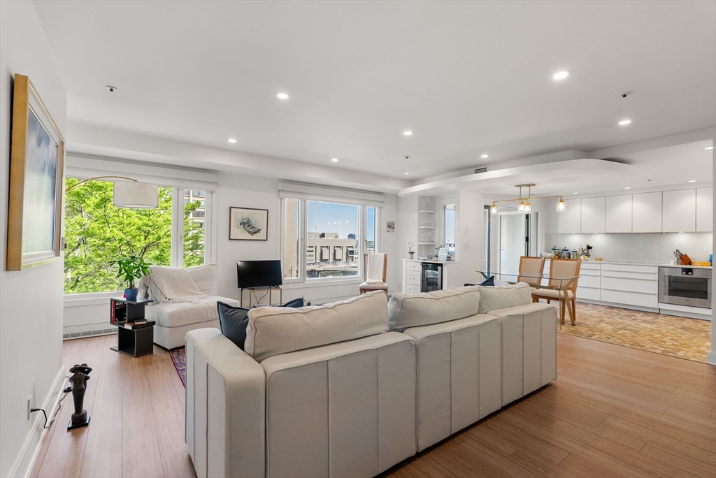 20 Rowes Wharf 505