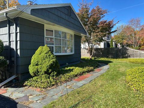 31 Glenmere Str West Bridgewater MA 02379