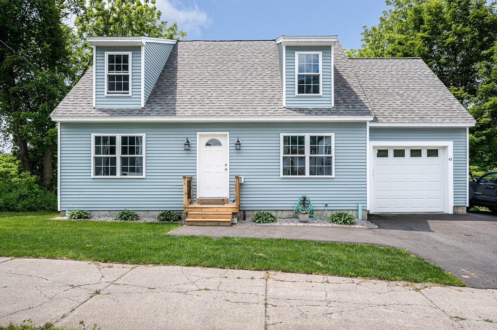 43 W Main St
