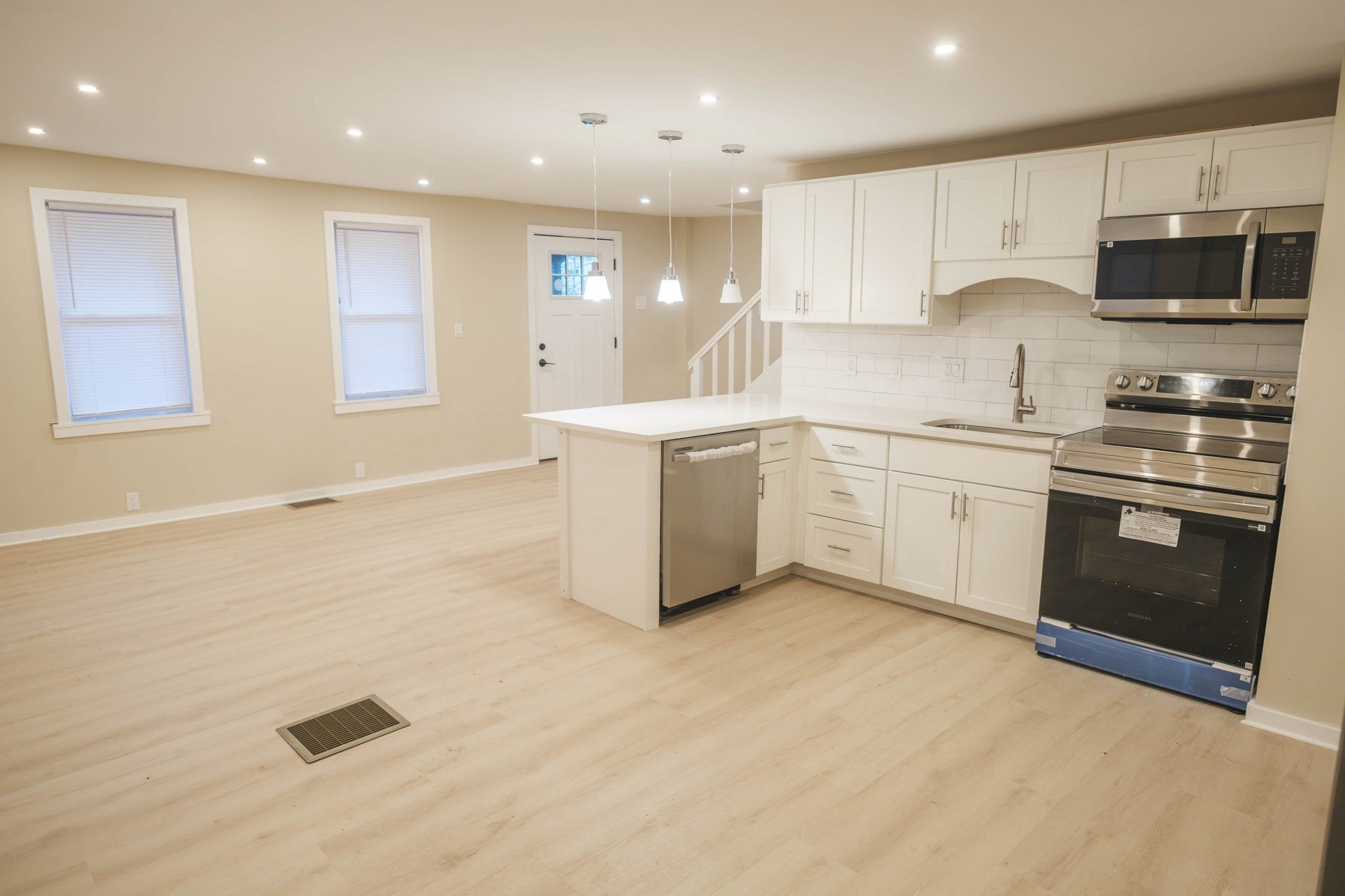 227 Deerfield St, Greenfield, MA Photo #11