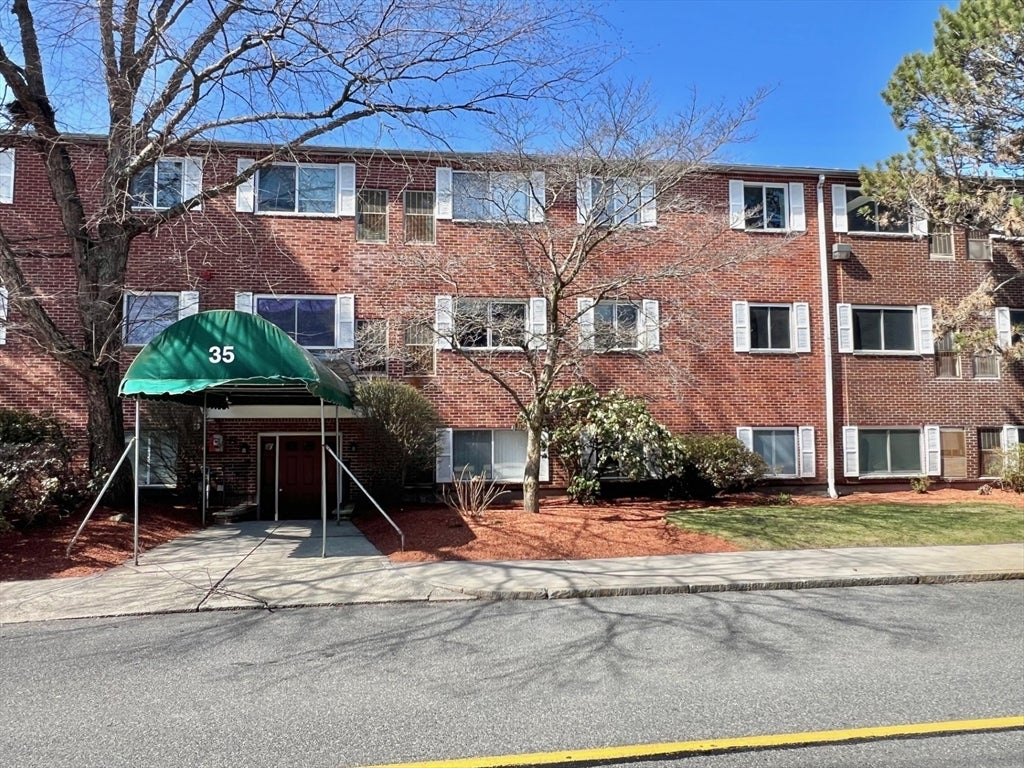 Photo of 35 Prospect St, Woburn, MA