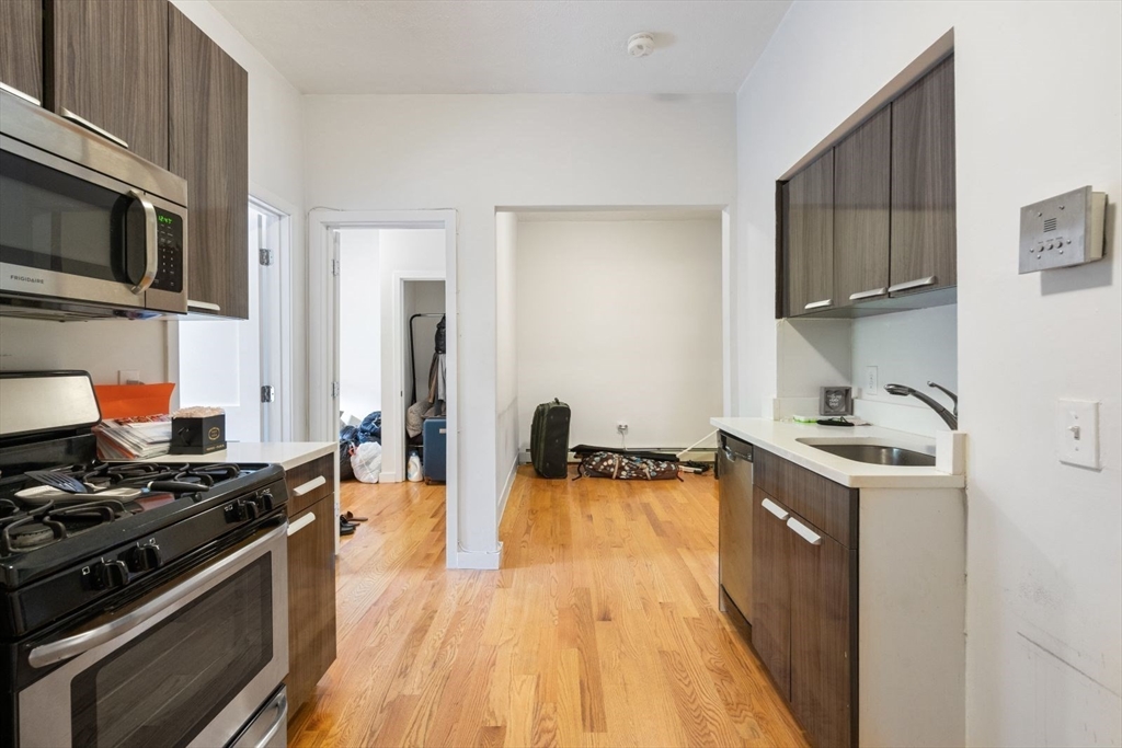 155 Salem St 7