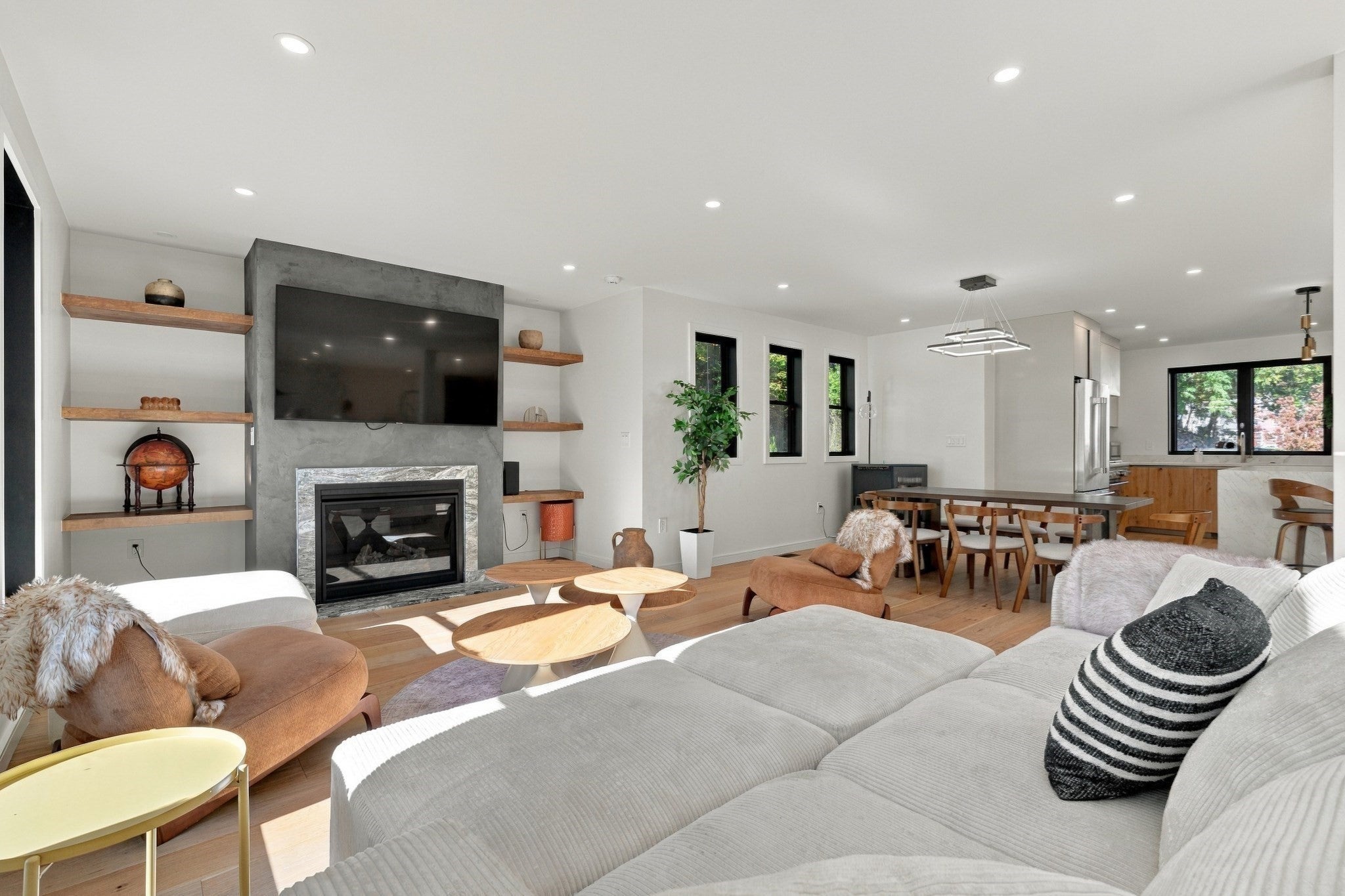 8 Noanett Rd
