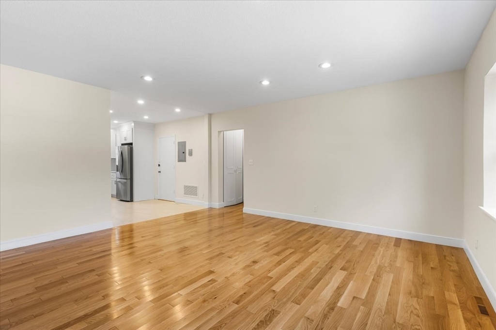 30 Lake Shore Ct 1