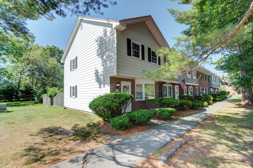 45 Pilgrim Cir 45