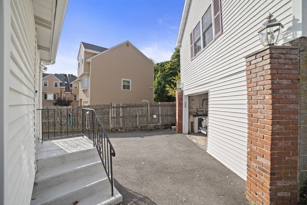 209-213 Centre St