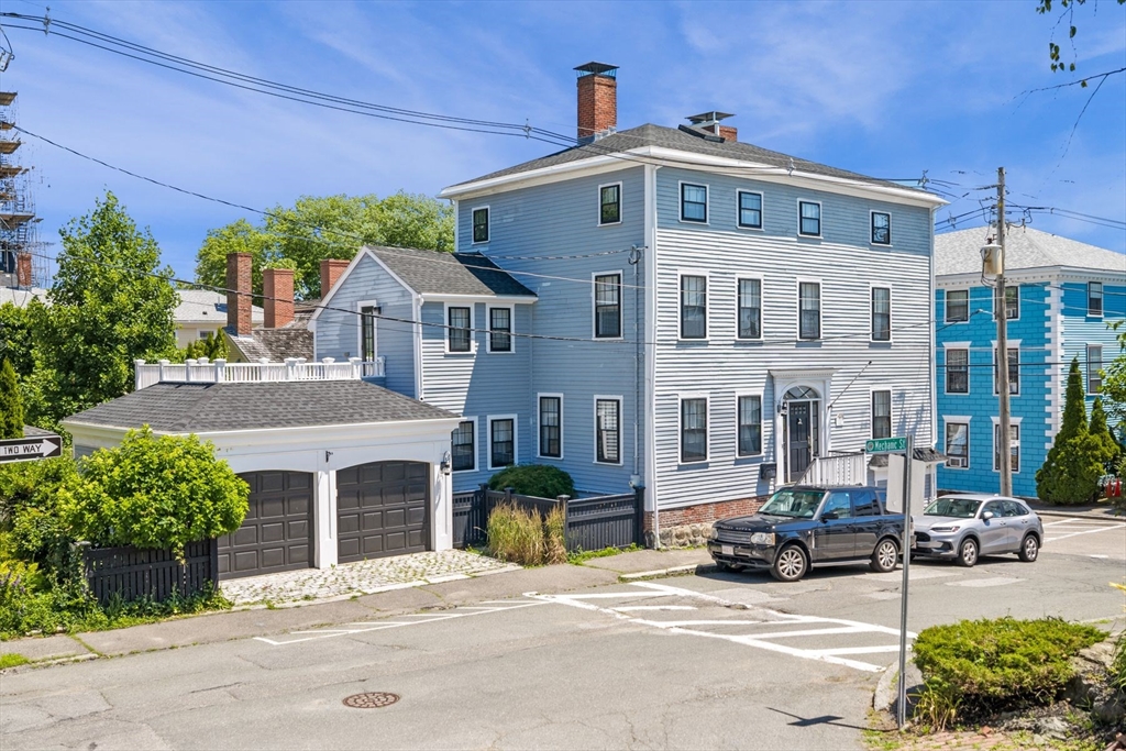 Click for 1 Pearl St, Marblehead, MA slideshow