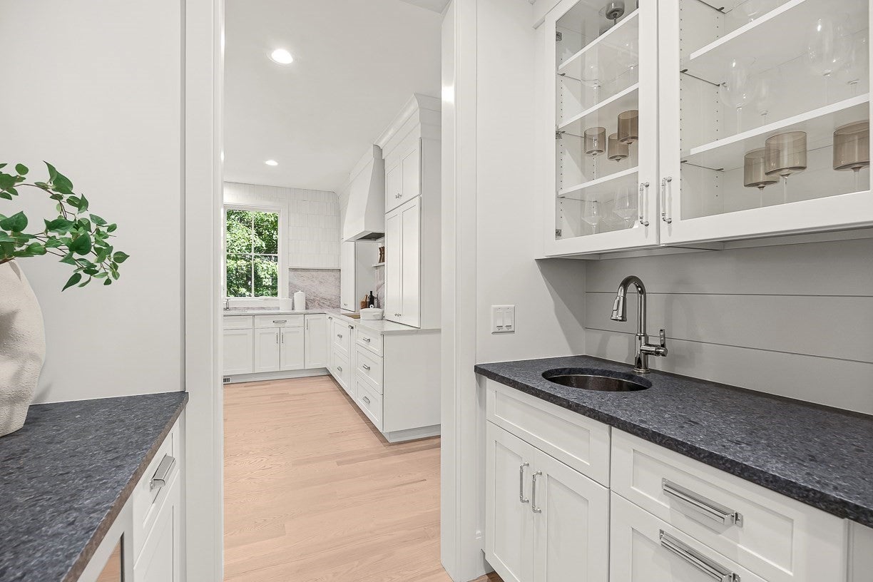 39 Macarthur Rd, Wellesley, MA, 39 Macarthur Rd, Wellesley, MA Photo #8