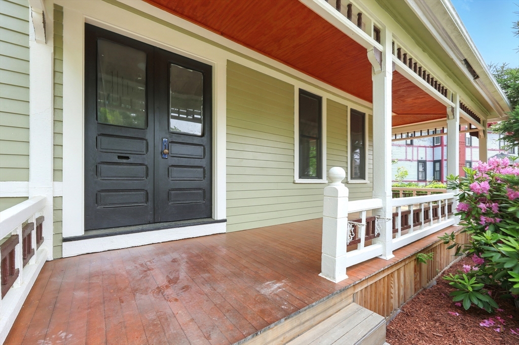 163 Thompson St