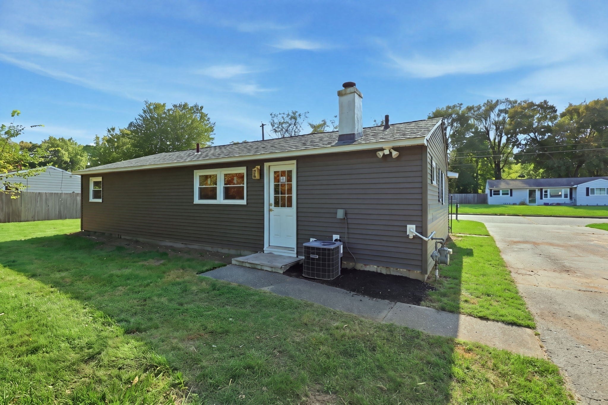 243 Shady Brook Ln, Springfield, MA Photo #6