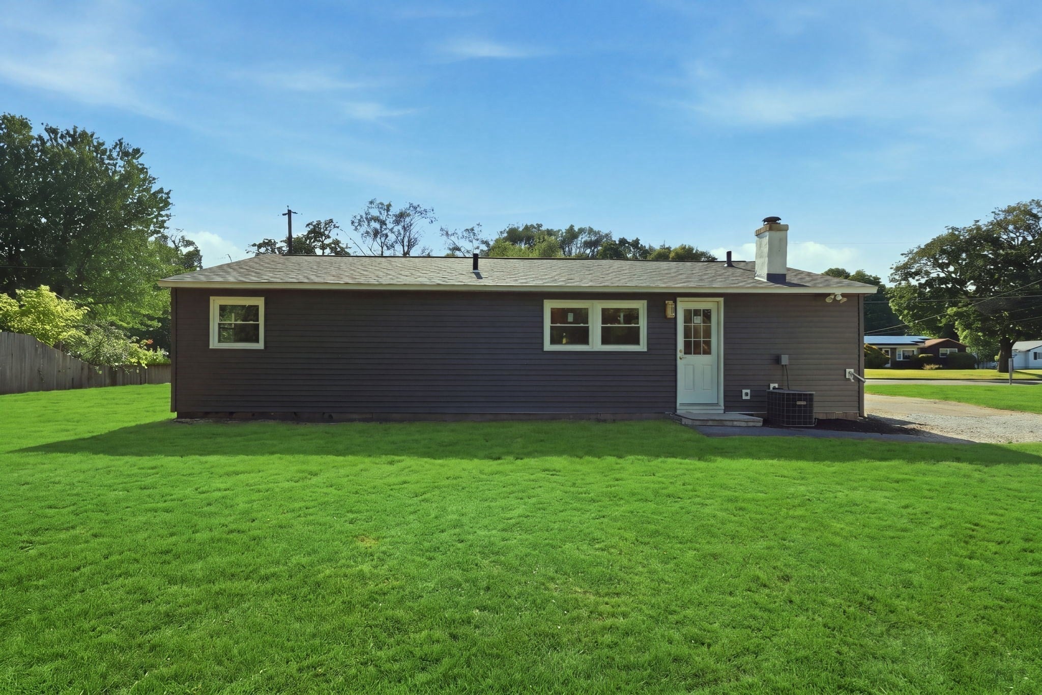 243 Shady Brook Ln, Springfield, MA Photo #5