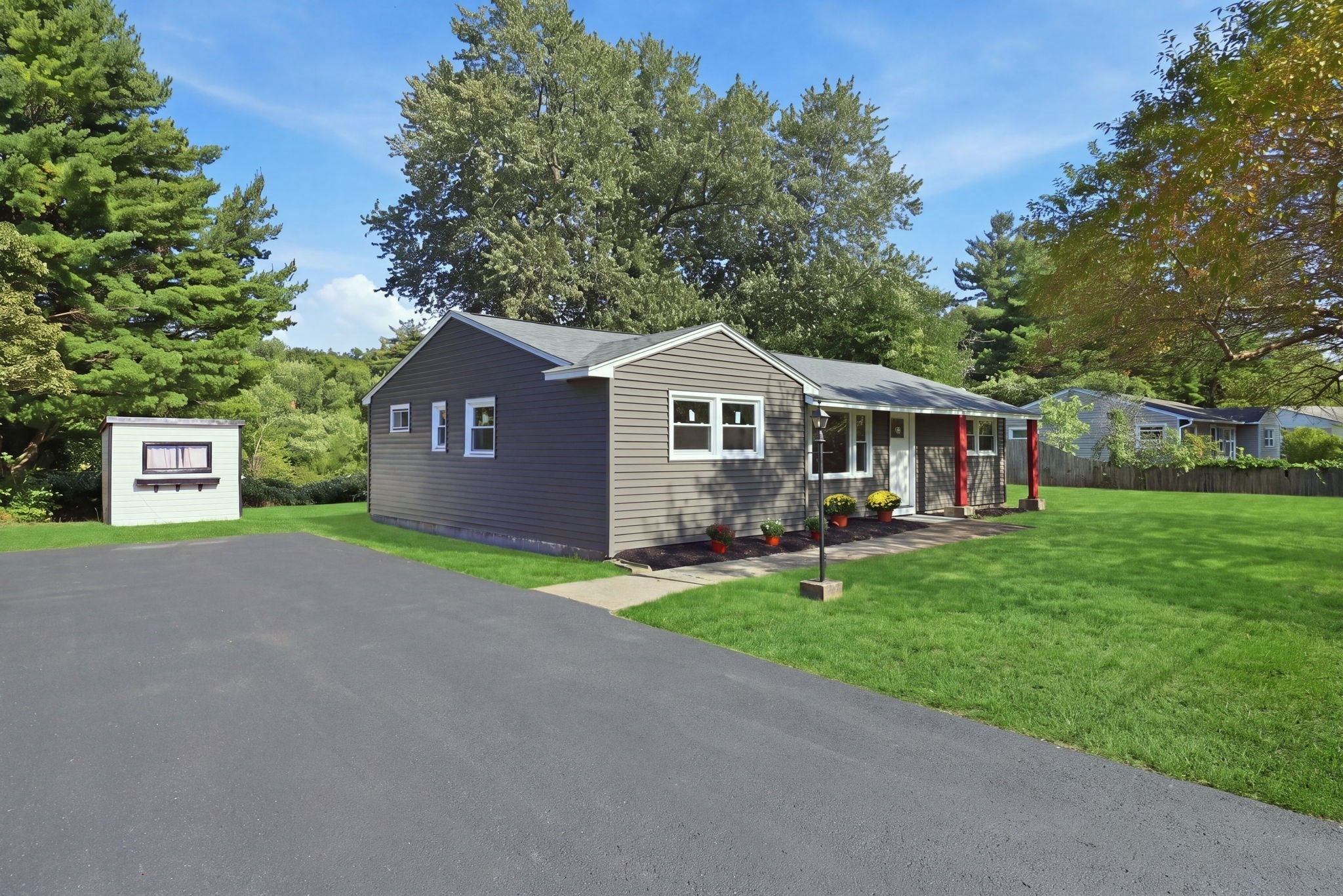 243 Shady Brook Ln, Springfield, MA Photo #2
