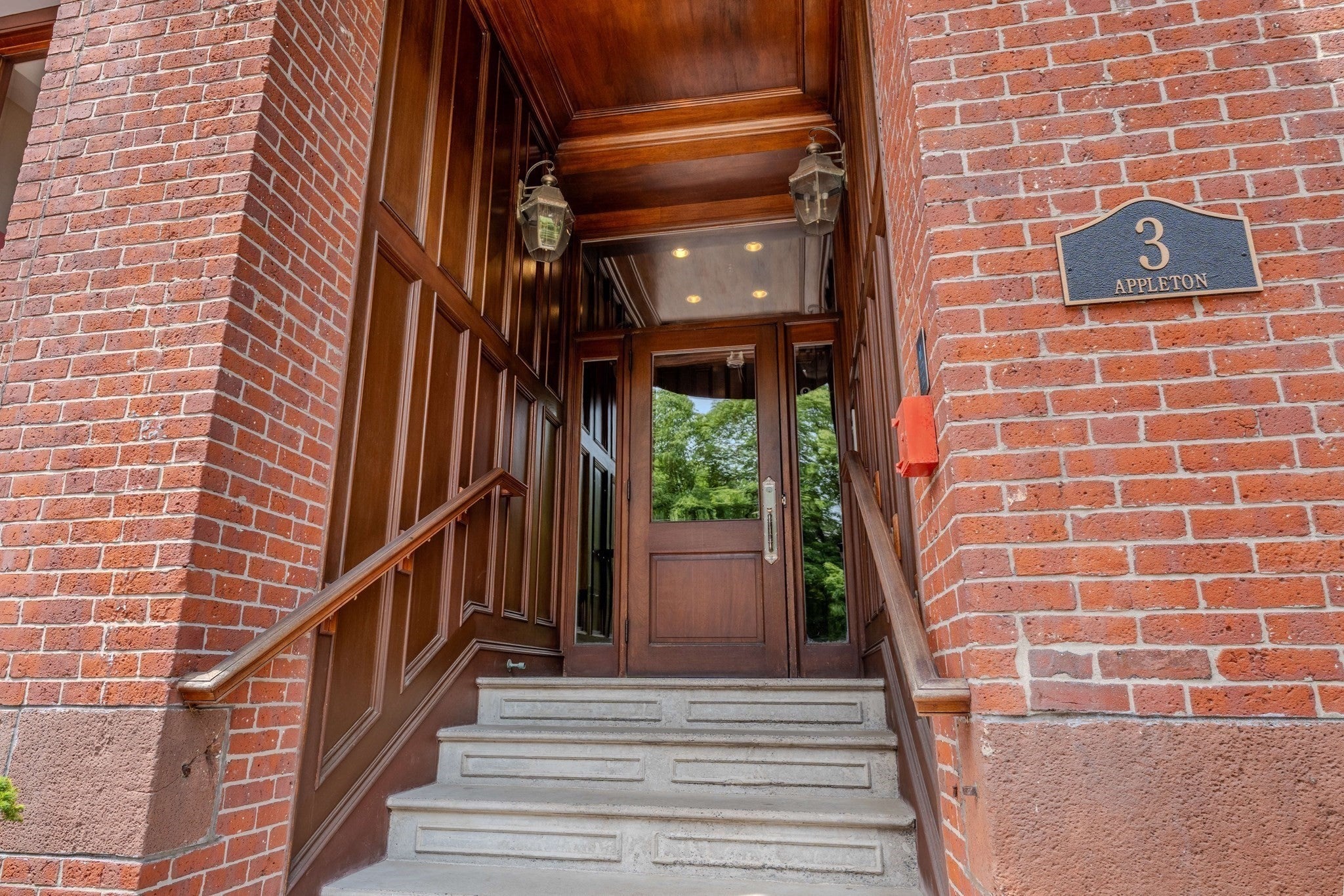 3 Appleton St