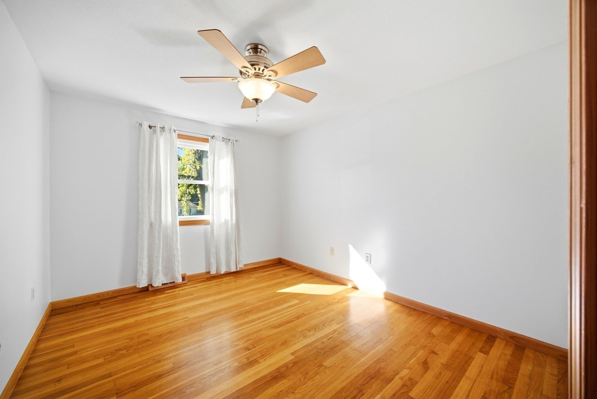 37 Upland Rd, Holyoke, MA Photo #16