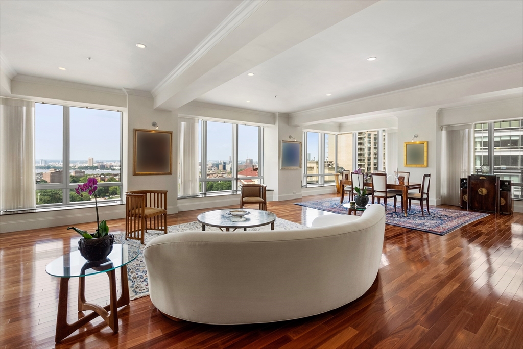 2 Avery Street 21E
