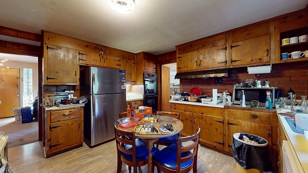 42 Ellis Dr