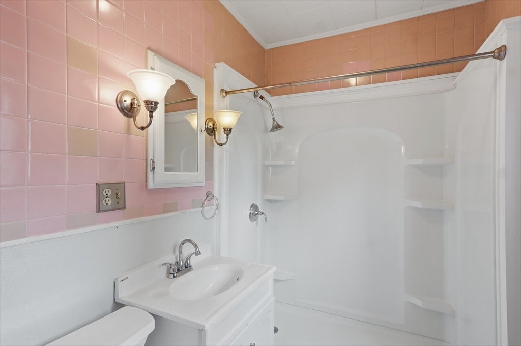 174 Willard Street, Lowell, MA, 174 Willard Street, Lowell, MA Photo #10
