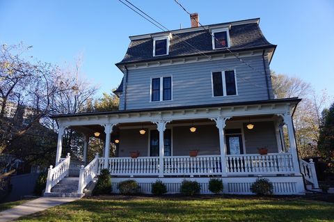 Photo of 10 Chase St #3, Newton, MA 02459 (MLS # 73481063)