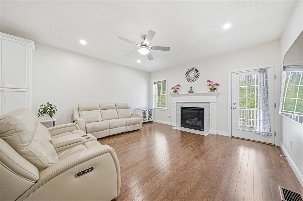 16 Grizzly Ln #16, Milford, MA Photo #6