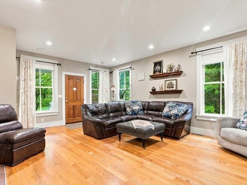63 Wood St, Holden, MA, 63 Wood St, Holden, MA Photo #4