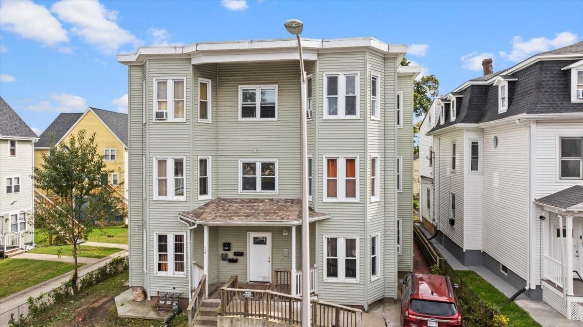 128 Beacon St