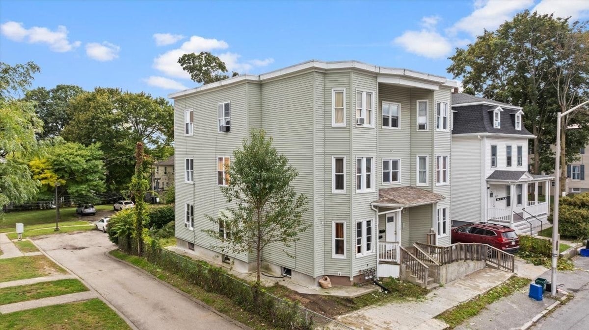 128 Beacon St