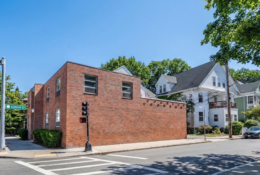556 Cambridge/32 Gordon Package St, Boston, MA Photo #11