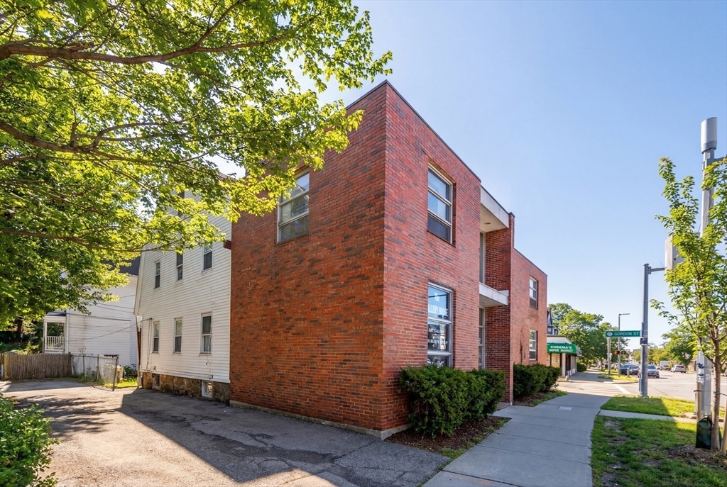 556 Cambridge/32 Gordon Package St, Boston, MA Photo #10