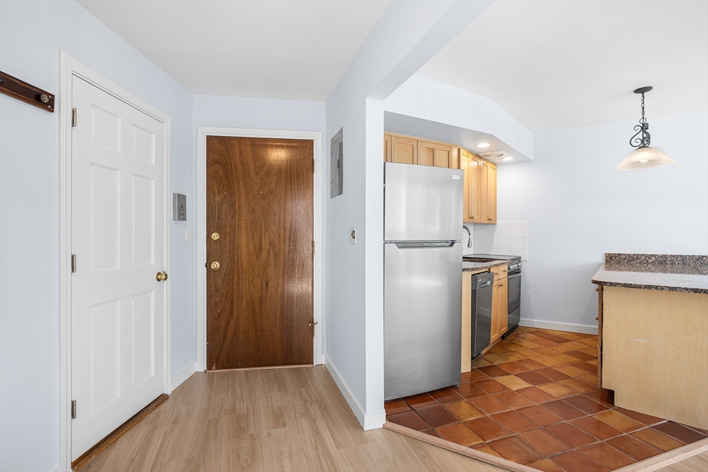 512-516 Green St 1D