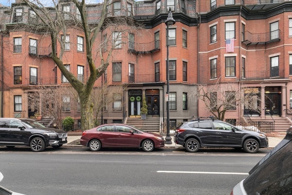 Boston, Massachusetts 02116, United States, 1 Bedroom Bedrooms, ,2 BathroomsBathrooms,Residential,Pending,84626