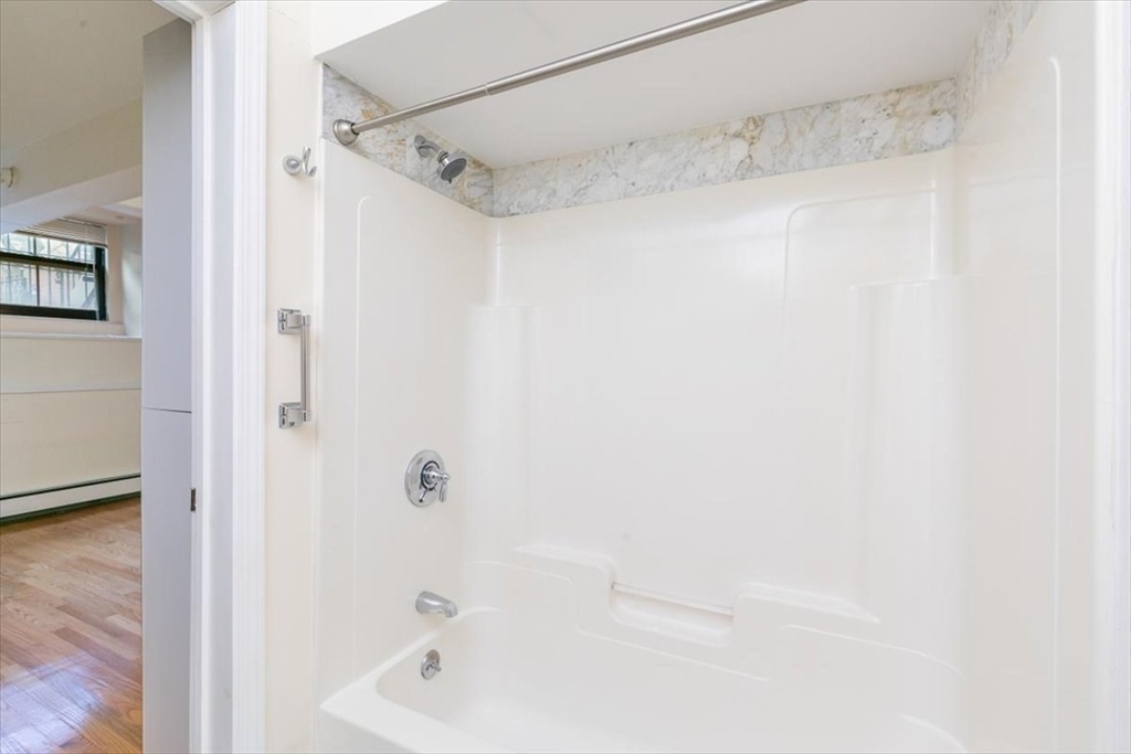 Boston, Massachusetts 02116, United States, 1 Bedroom Bedrooms, ,2 BathroomsBathrooms,Residential,Pending,84626