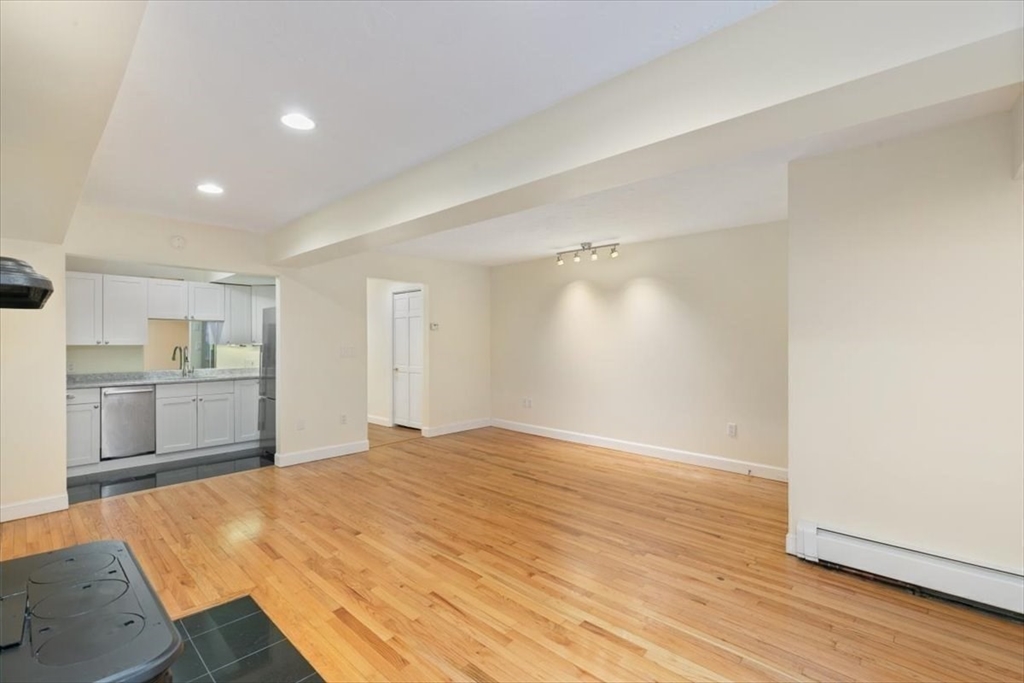 Boston, Massachusetts 02116, United States, 1 Bedroom Bedrooms, ,2 BathroomsBathrooms,Residential,Pending,84626