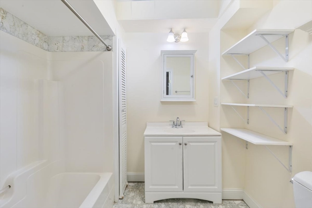 Boston, Massachusetts 02116, United States, 1 Bedroom Bedrooms, ,2 BathroomsBathrooms,Residential,Pending,84626