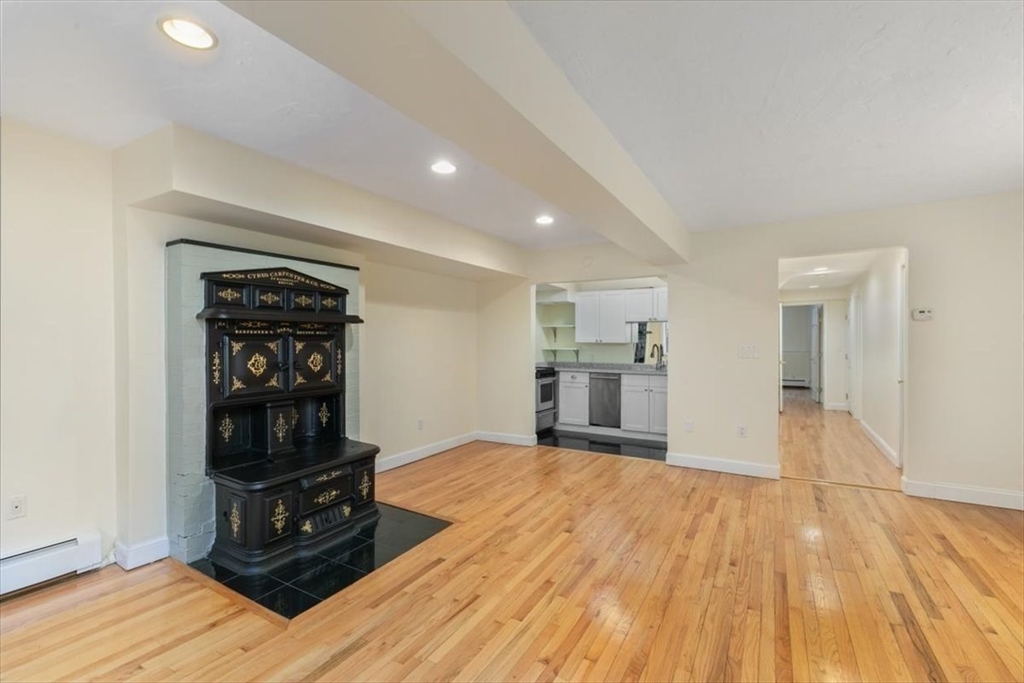 Boston, Massachusetts 02116, United States, 1 Bedroom Bedrooms, ,2 BathroomsBathrooms,Residential,Pending,84626