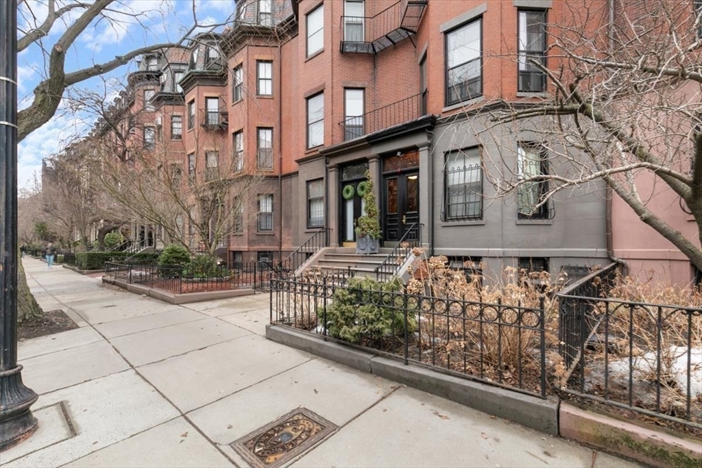 Boston, Massachusetts 02116, United States, 1 Bedroom Bedrooms, ,2 BathroomsBathrooms,Residential,Pending,84626