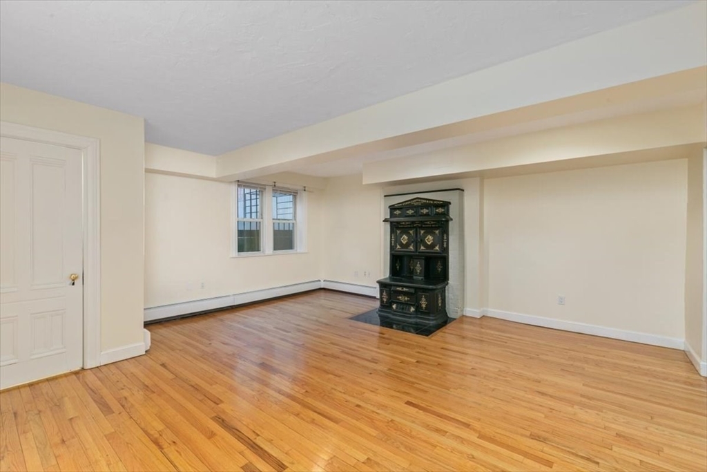 Boston, Massachusetts 02116, United States, 1 Bedroom Bedrooms, ,2 BathroomsBathrooms,Residential,Pending,84626