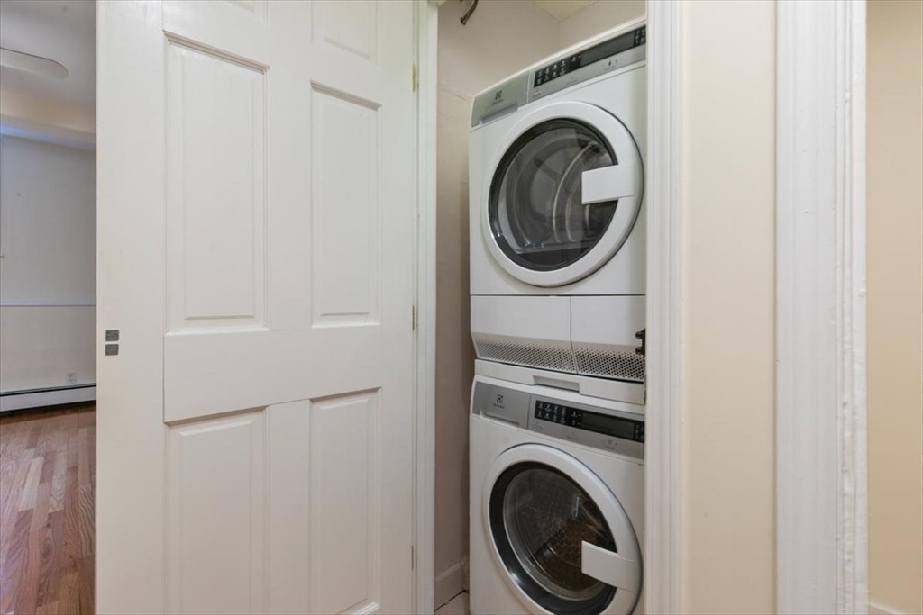 Boston, Massachusetts 02116, United States, 1 Bedroom Bedrooms, ,2 BathroomsBathrooms,Residential,Pending,84626