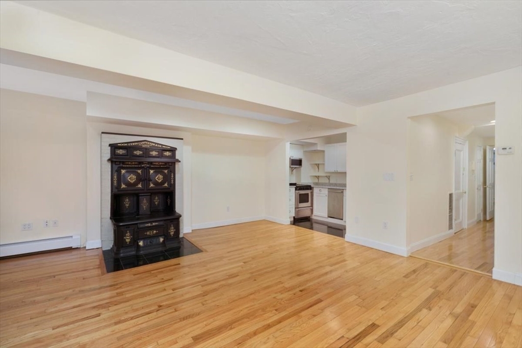 Boston, Massachusetts 02116, United States, 1 Bedroom Bedrooms, ,2 BathroomsBathrooms,Residential,Pending,84626