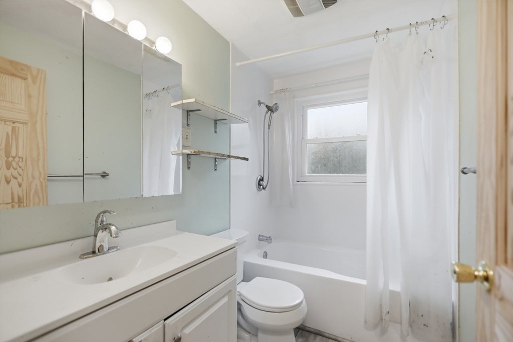 2 Westwood Street, Burlington, MA Photo #13